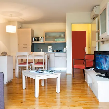 Wonderful La Du - One Bedroom, 4 People Apartment *