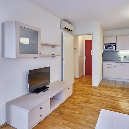 Wonderful La Du - One Bedroom, 4 People Apartment *